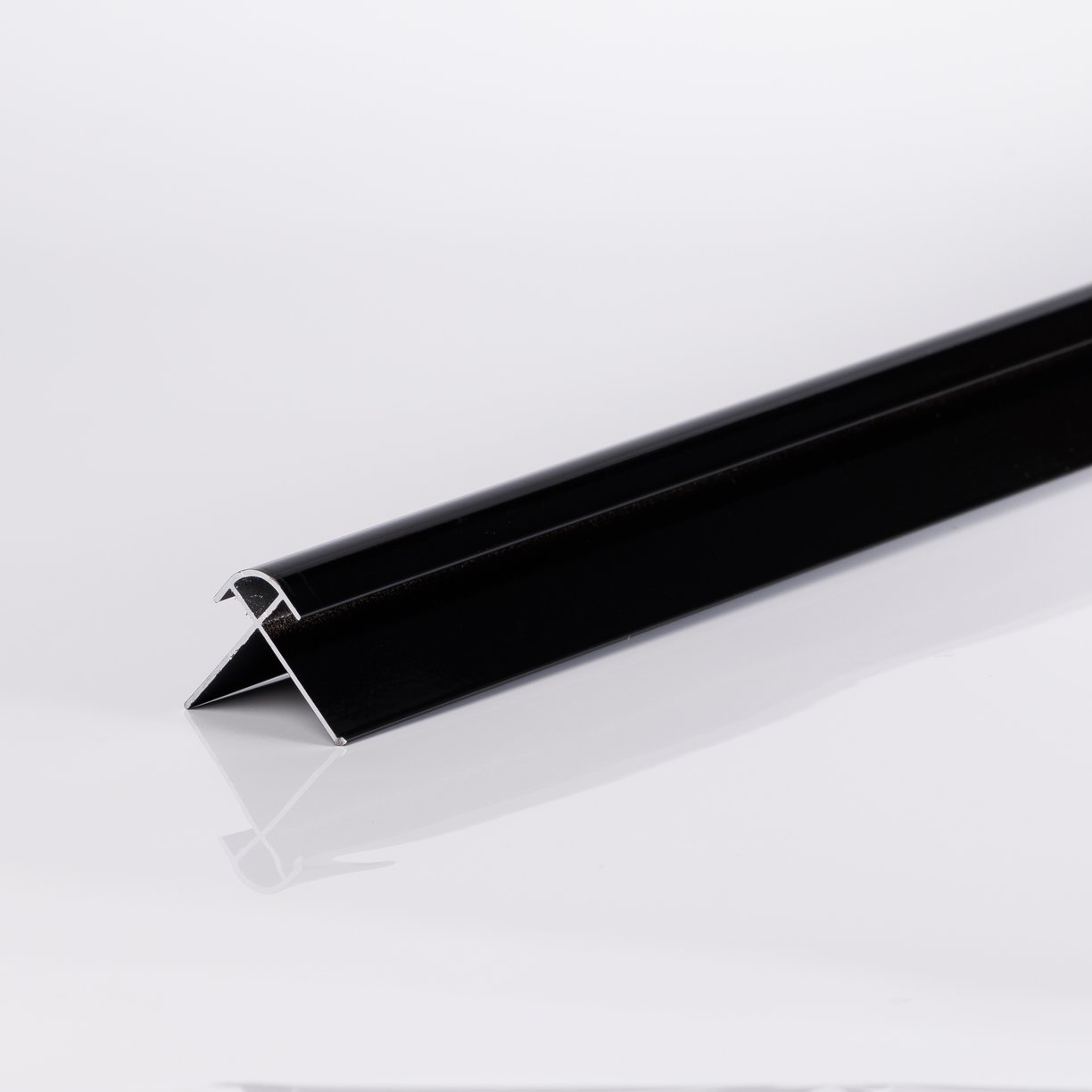 8mm Aluminium External Corner Trim - 2.7m